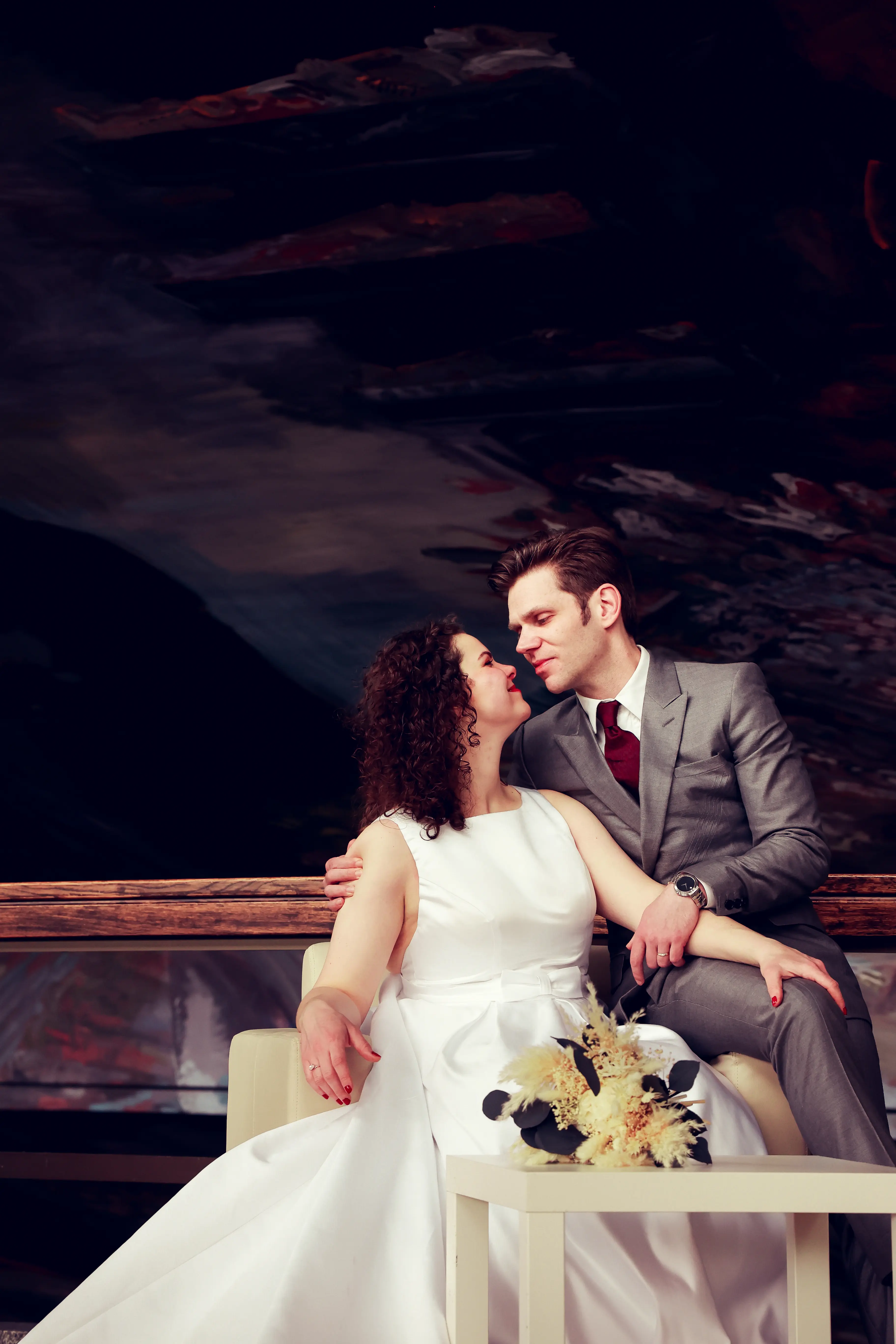 Brautpaar vor Gemaelde